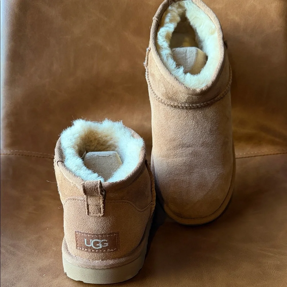 UGG ultra Minis- chestnut color. BRAND NEW, never worn. Women's size 7 - Picture 1 of 5